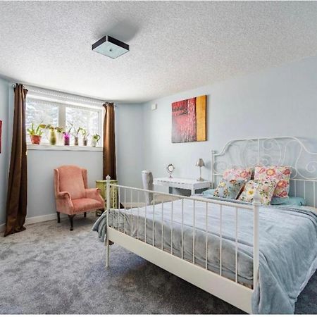 Elegant Garden Suite&2Mins Bus Station Close Lrt& Free Parking 卡加利 外观 照片