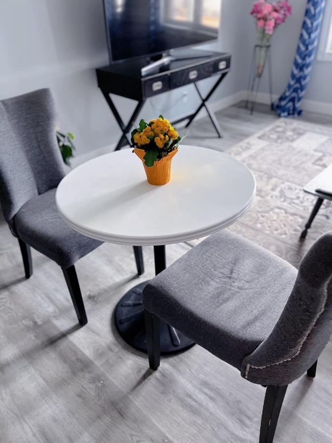 Elegant Garden Suite&2Mins Bus Station Close Lrt& Free Parking 卡加利 外观 照片