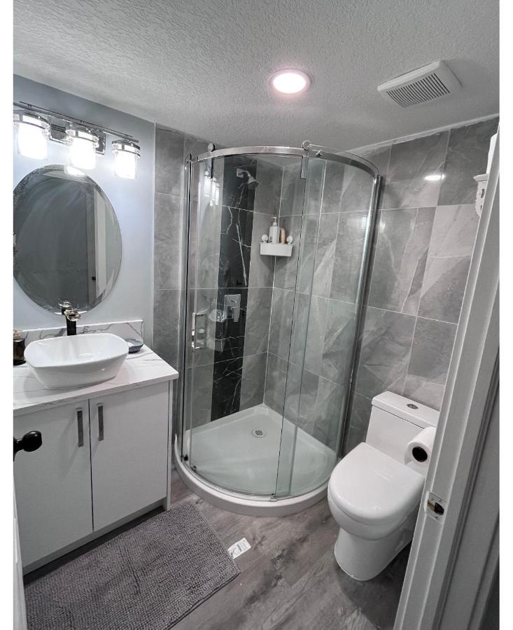 Elegant Garden Suite&2Mins Bus Station Close Lrt& Free Parking 卡加利 外观 照片